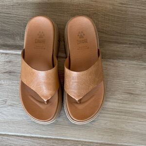 Cougar 6 1/2 Ponyo leather platform sandals